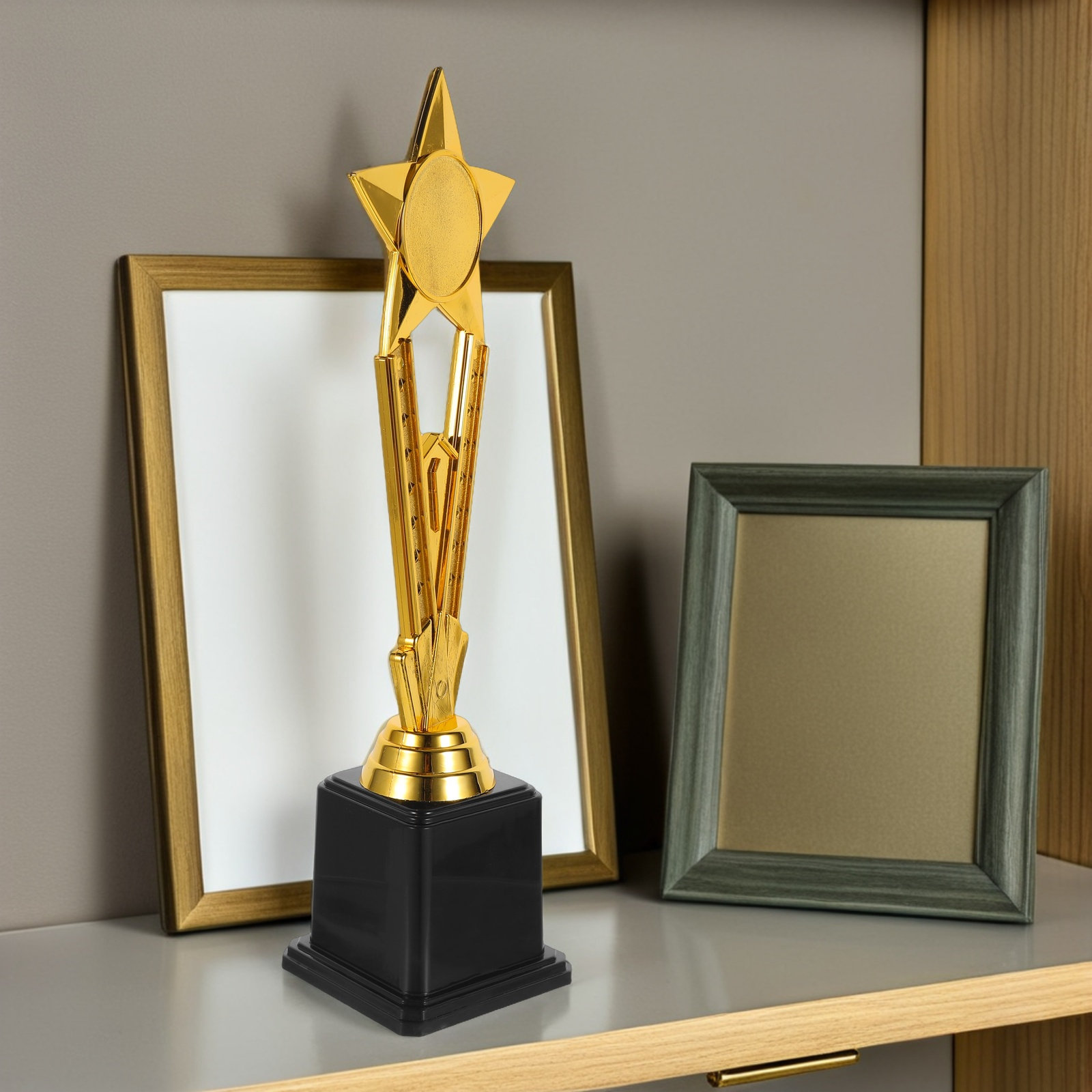 Plastic Gold Star Trophy Small - огляд і ціна Team Sports